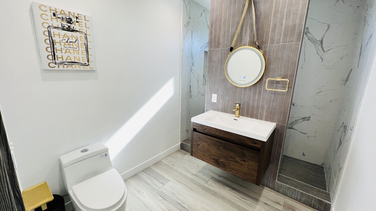Photo of Bathroom in Valley Glen