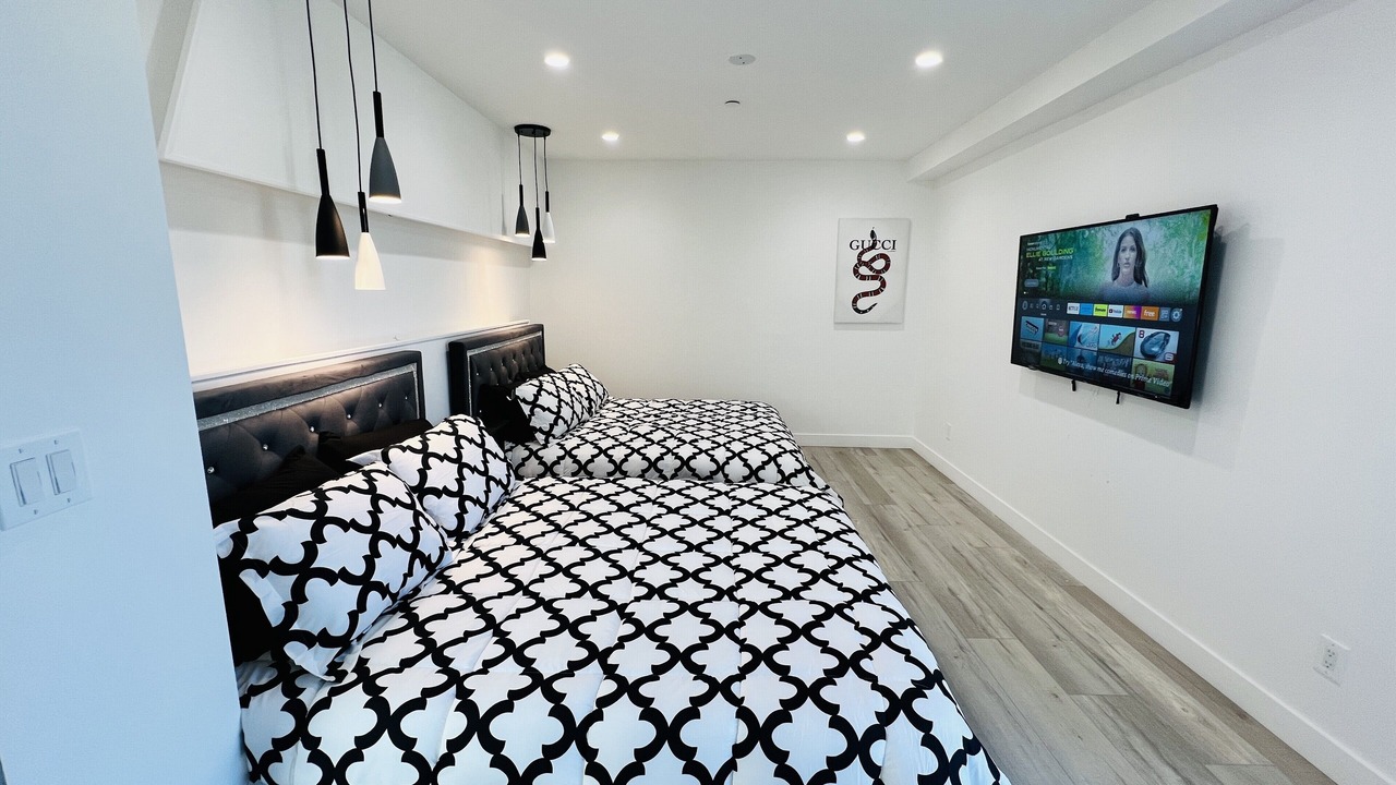 Photo of Bedroom in Valley Glen