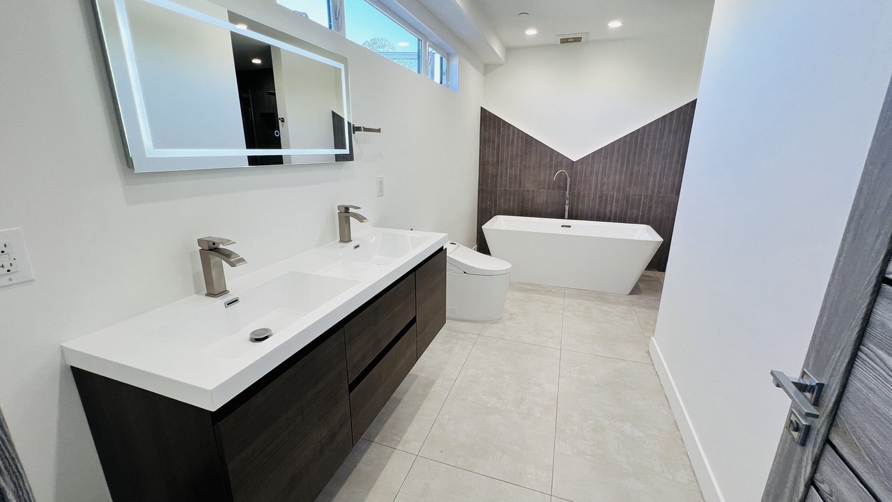 Photo of Bathroom in Valley Glen
