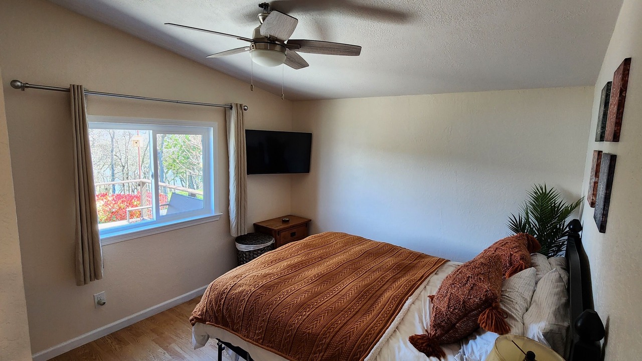 Photo of Bedroom in Soda Bay