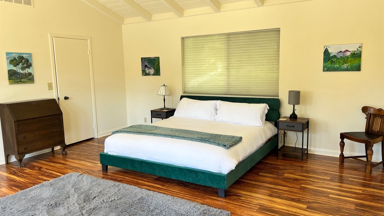 Photo of Bedroom in La Jolla Shores