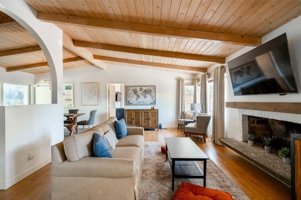 Photo of Livingroom in Mission Canyon