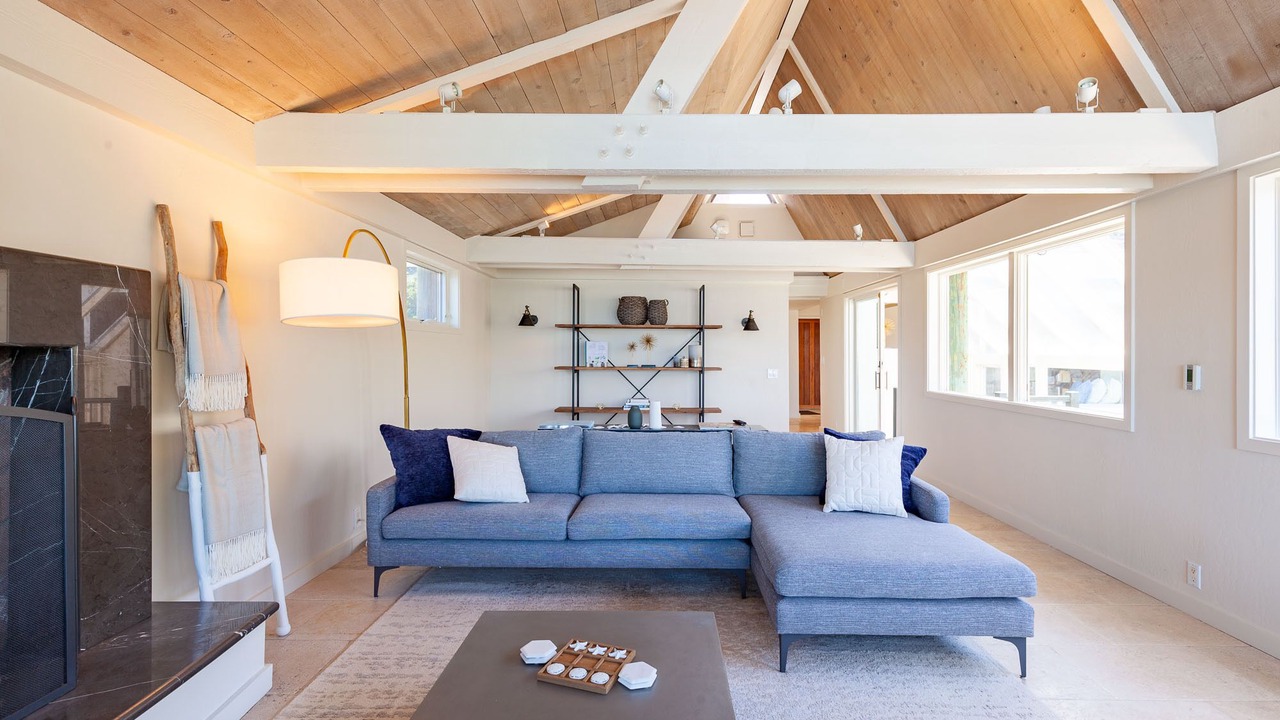 Photo of Livingroom in Moss Beach