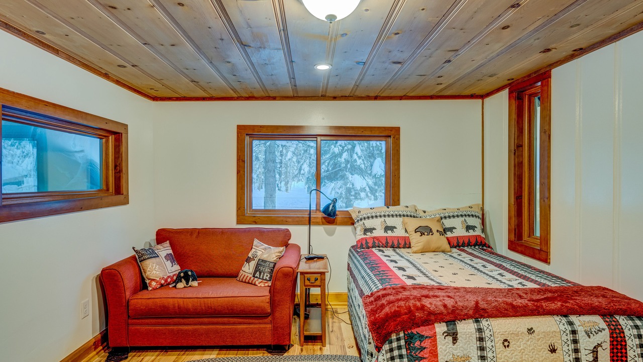 Photo of Bedroom in Tahoe Pines