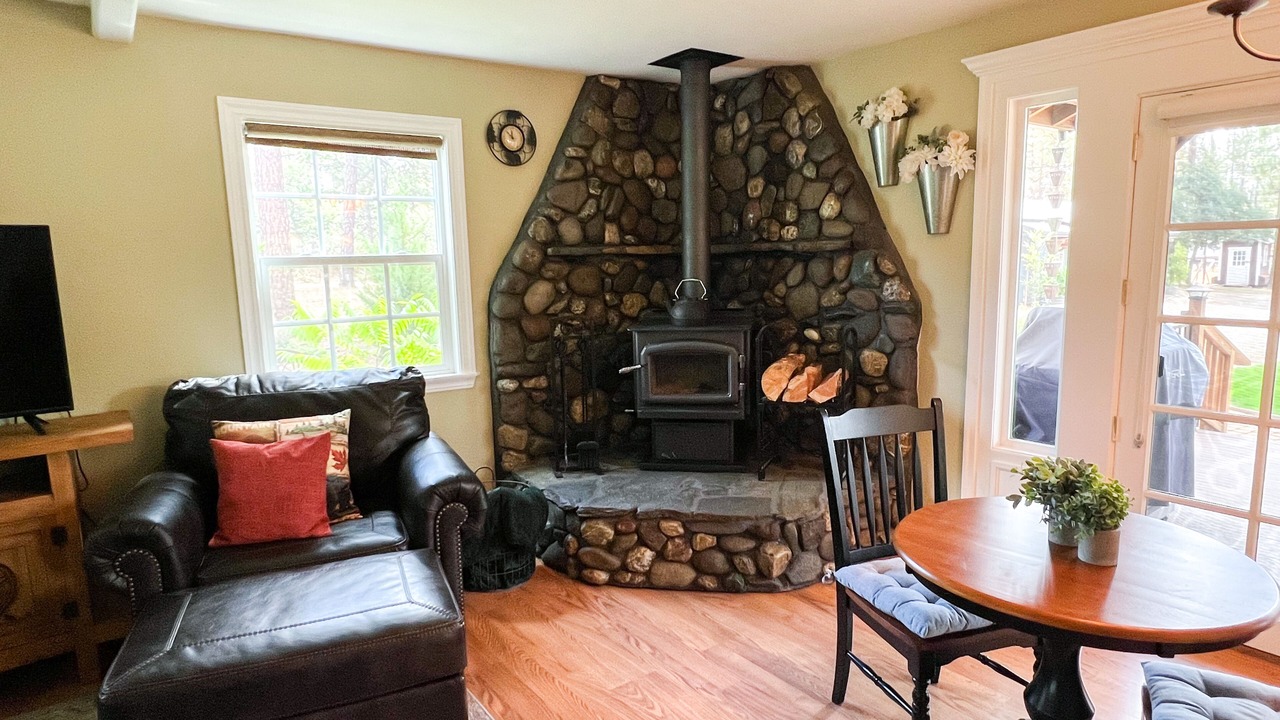 Photo of Livingroom in Burney