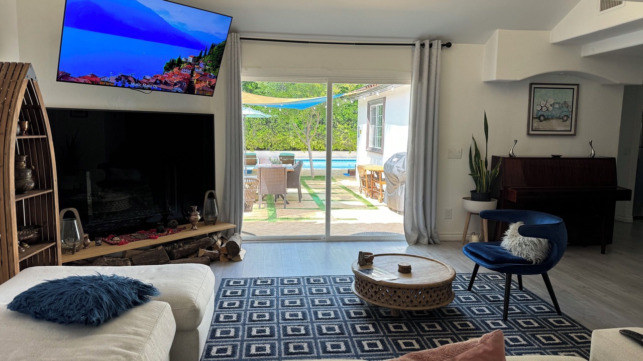 Photo of Livingroom in Woodland Hills