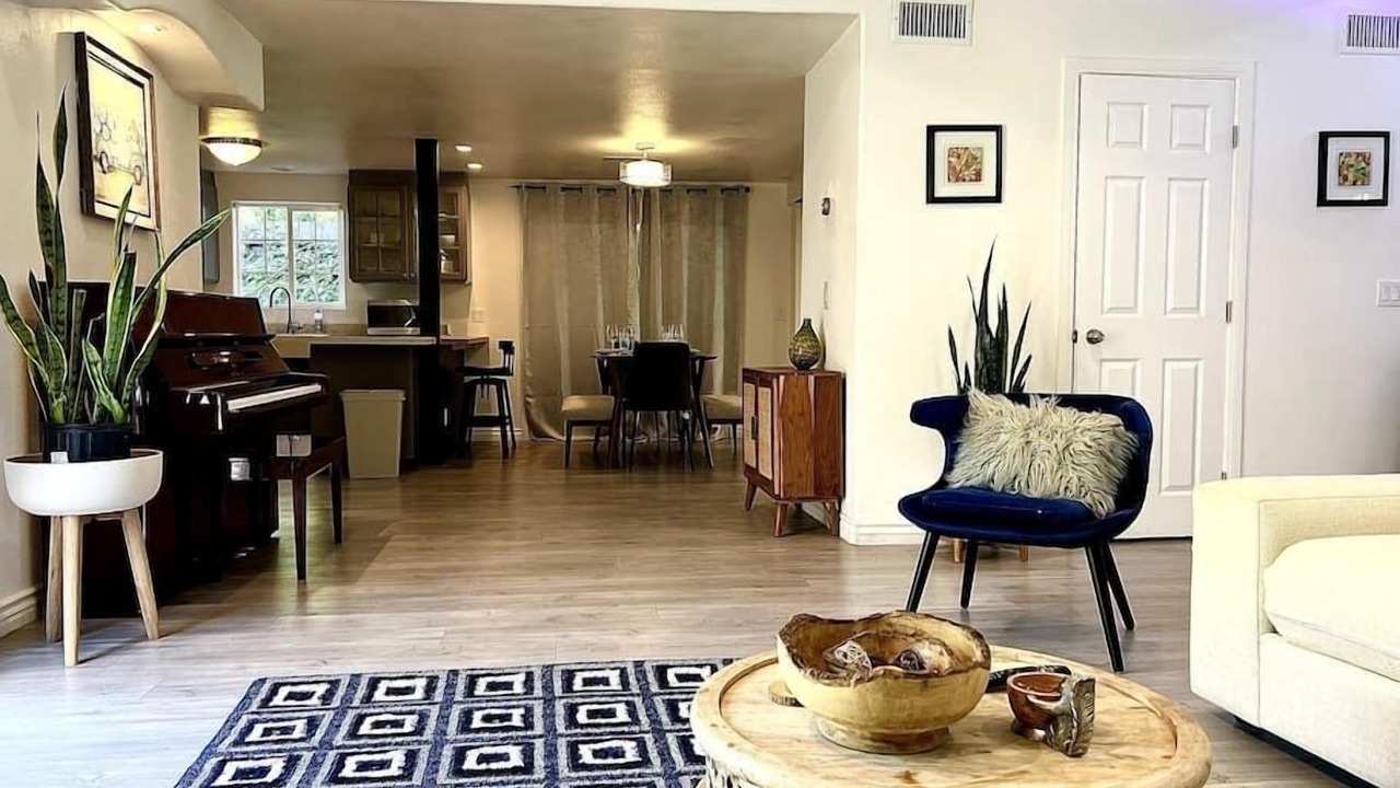 Photo of Livingroom in Woodland Hills