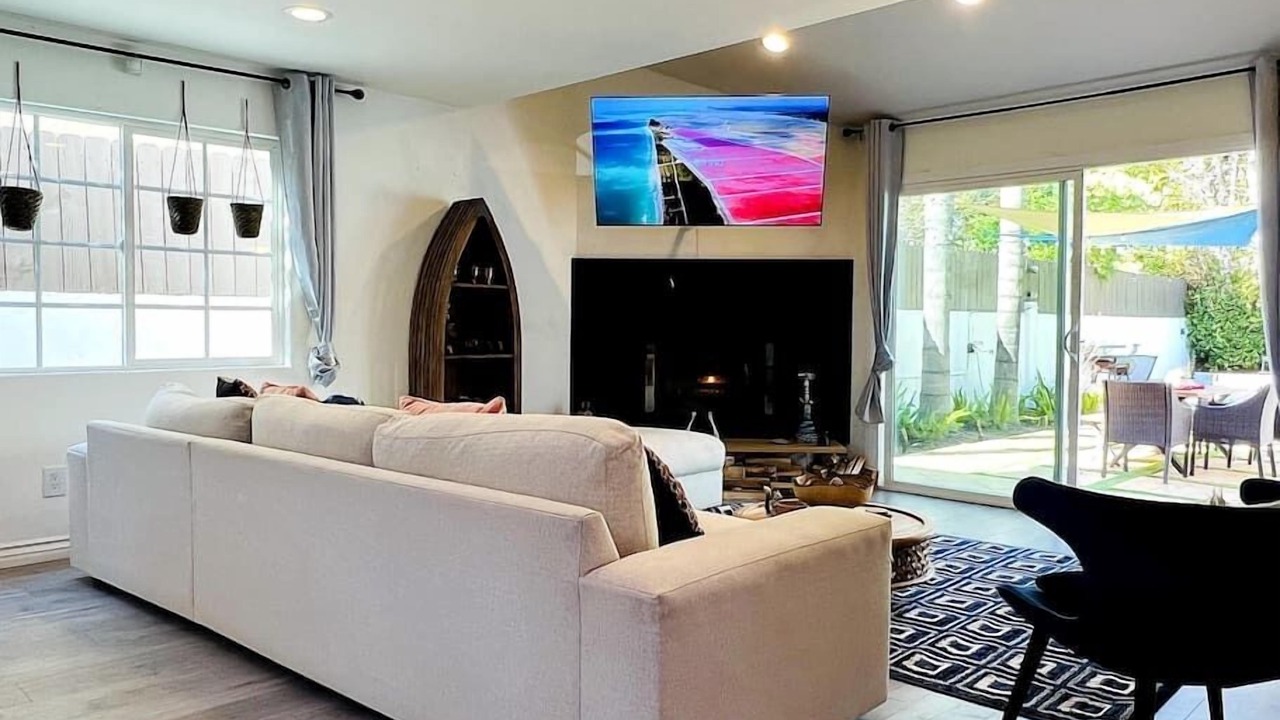 Photo of Livingroom in Woodland Hills
