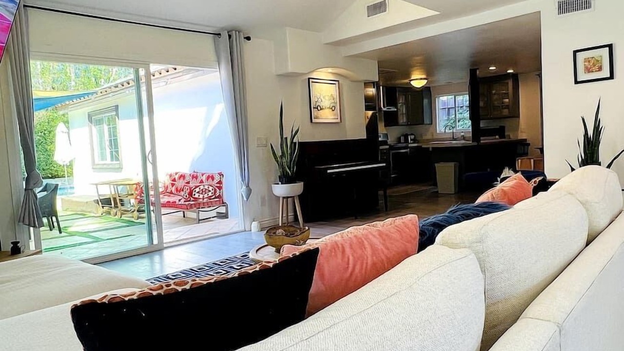 Photo of Livingroom in Woodland Hills