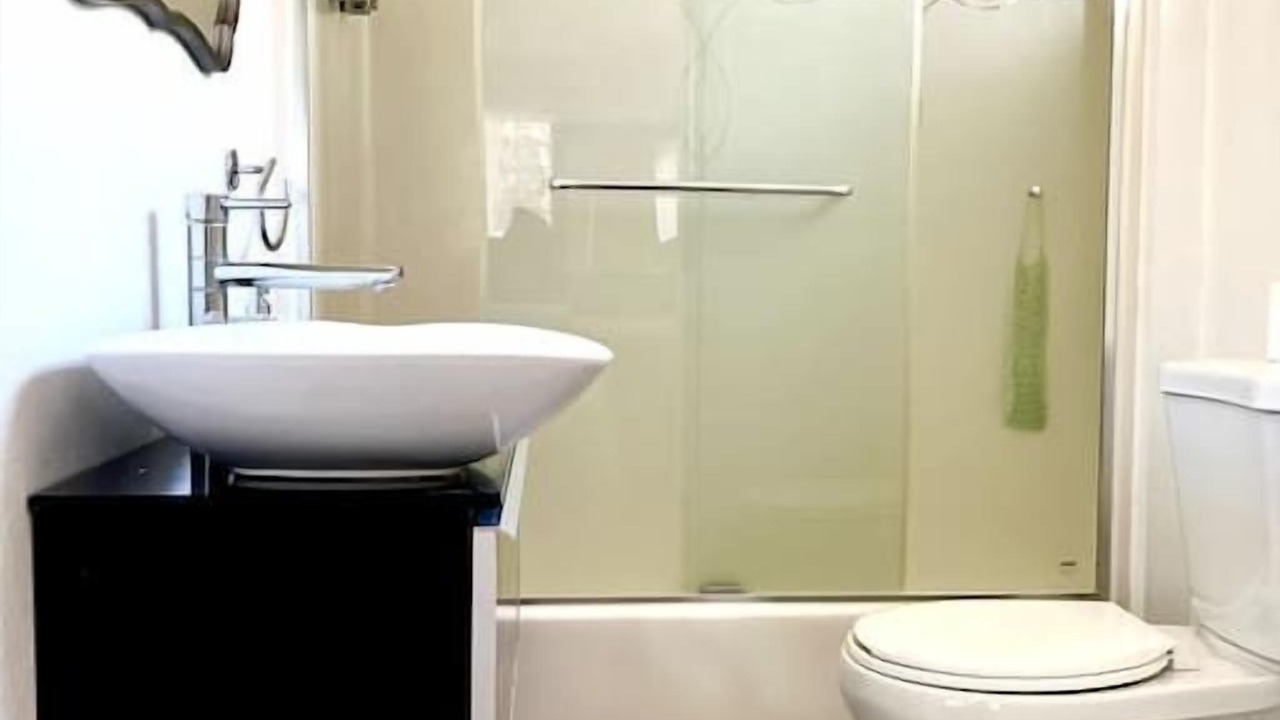 Photo of Bathroom in Woodland Hills