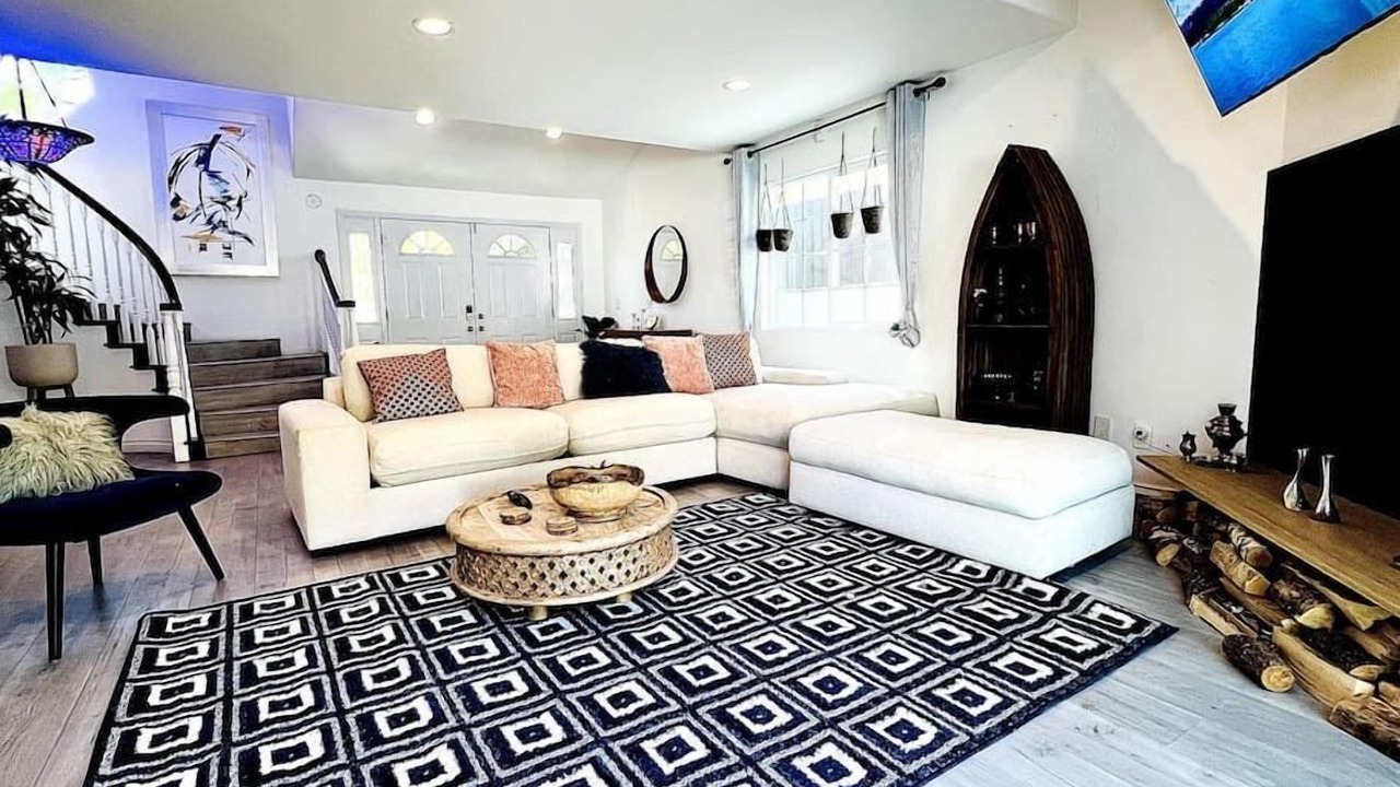 Photo of Livingroom in Woodland Hills