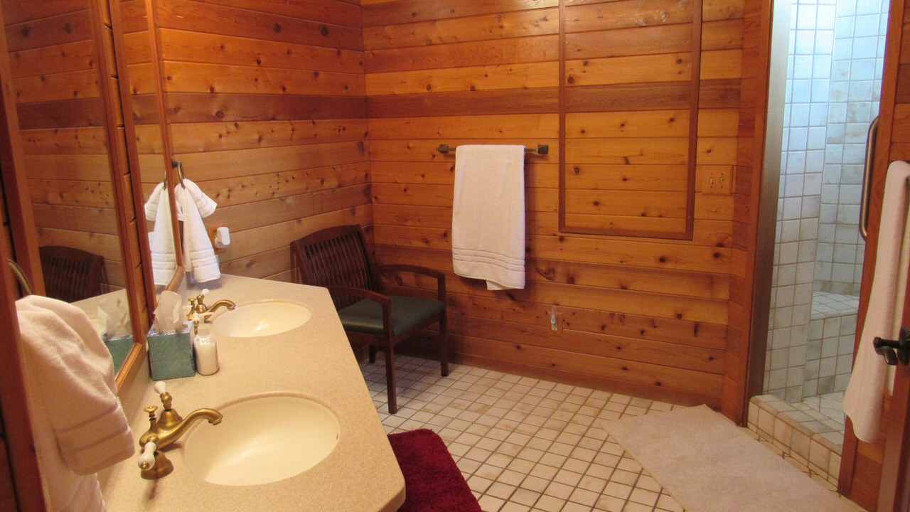 Photo of Bathroom in Red Bluff