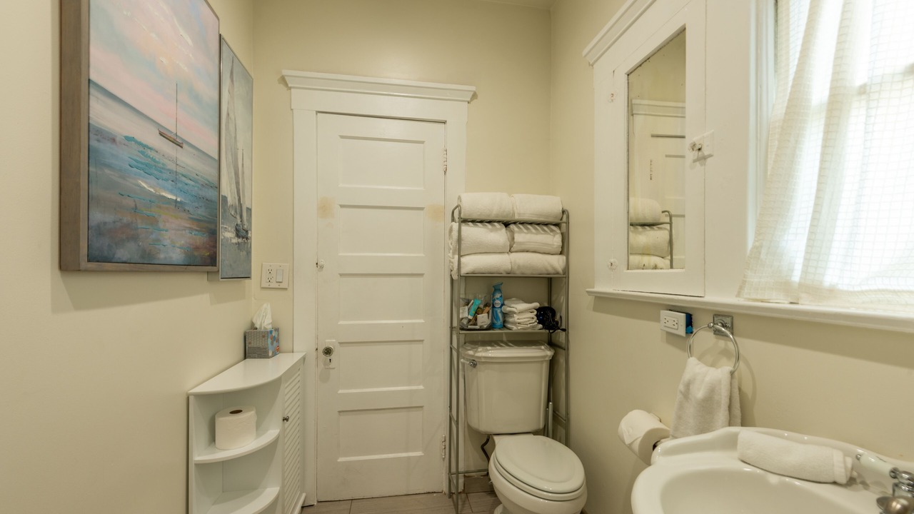Photo of Bathroom in Los Feliz