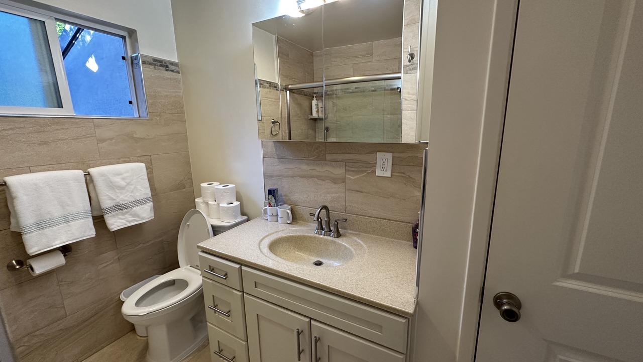 Photo of Bathroom in Linfield Oaks