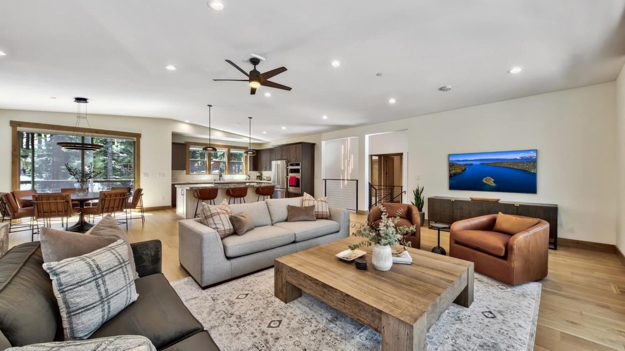 Photo of Livingroom in Kingswood Estates