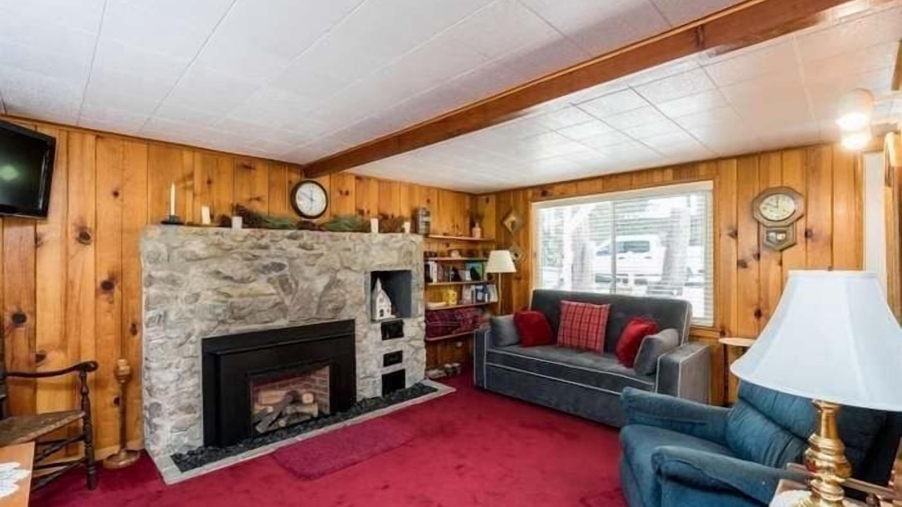 Photo of Livingroom in Shaver Lake