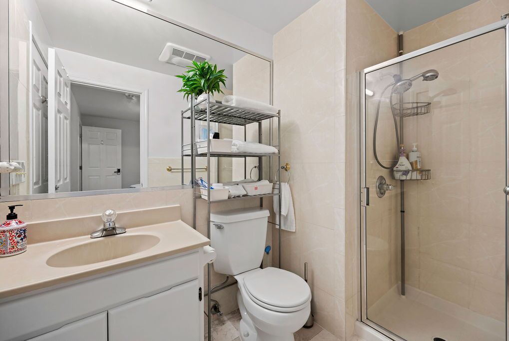 Photo of Bathroom in Miraloma
