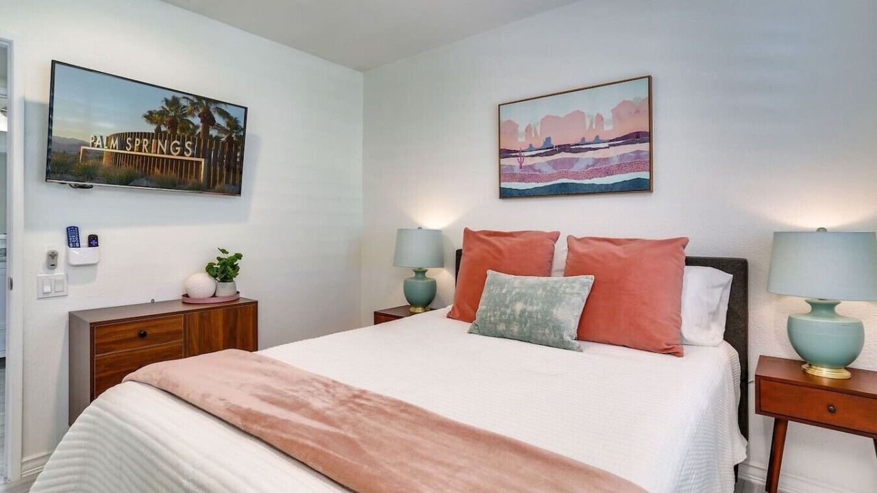 Photo of Bedroom in Racquet Club Estates