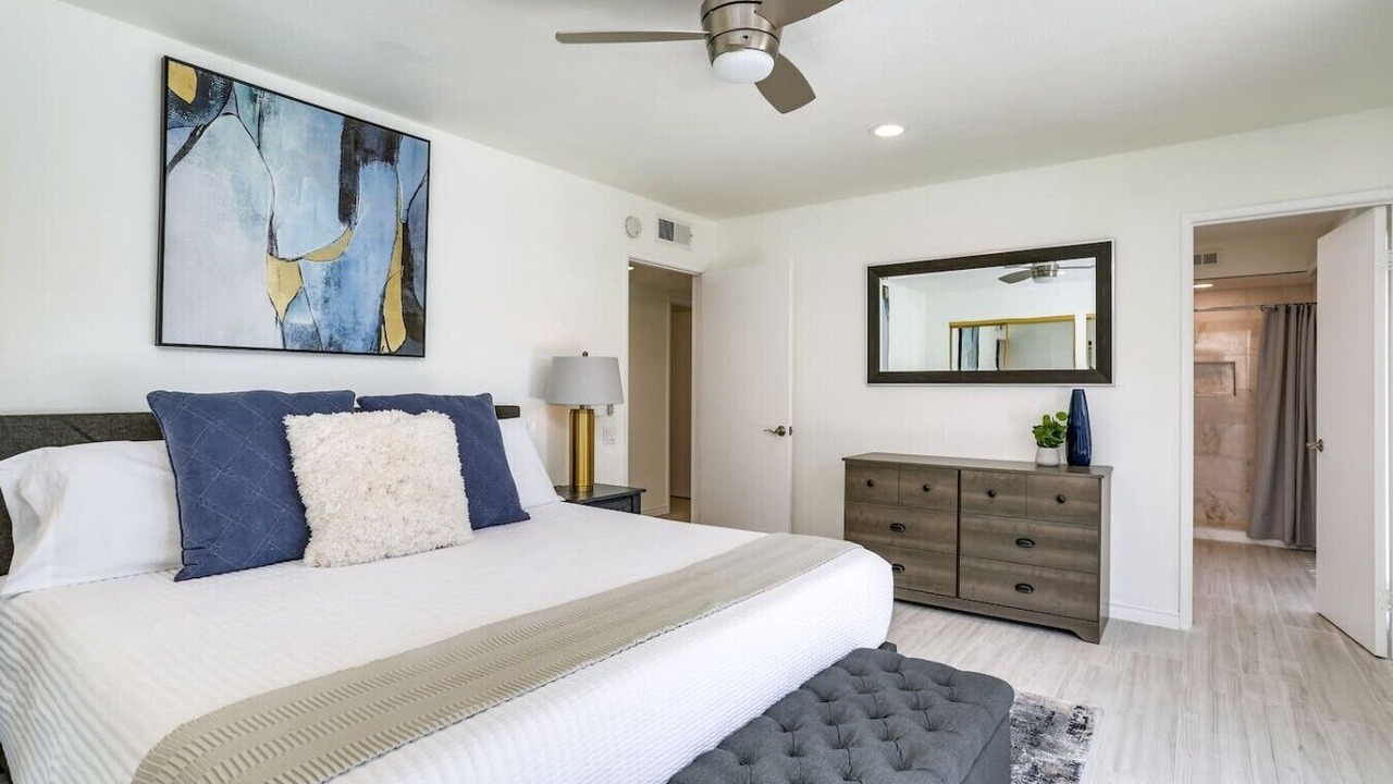 Photo of Bedroom in Racquet Club Estates