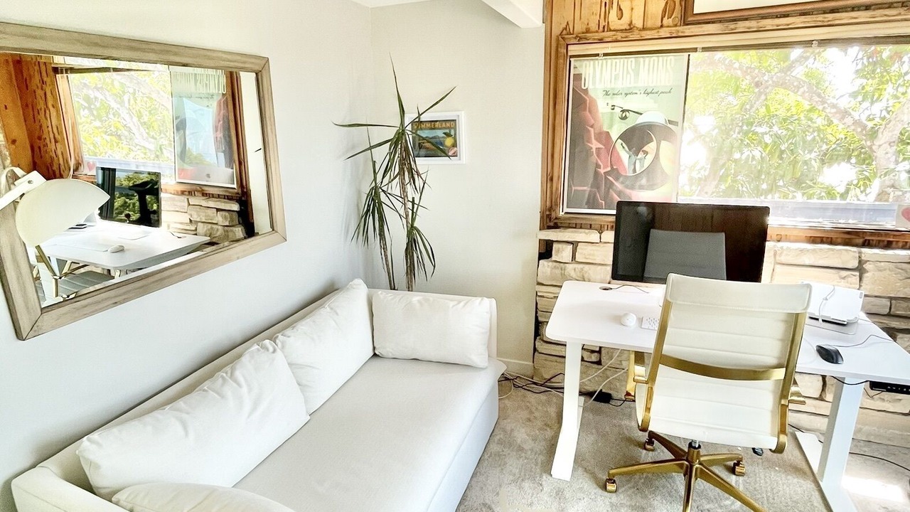 Photo of Livingroom in Summerland