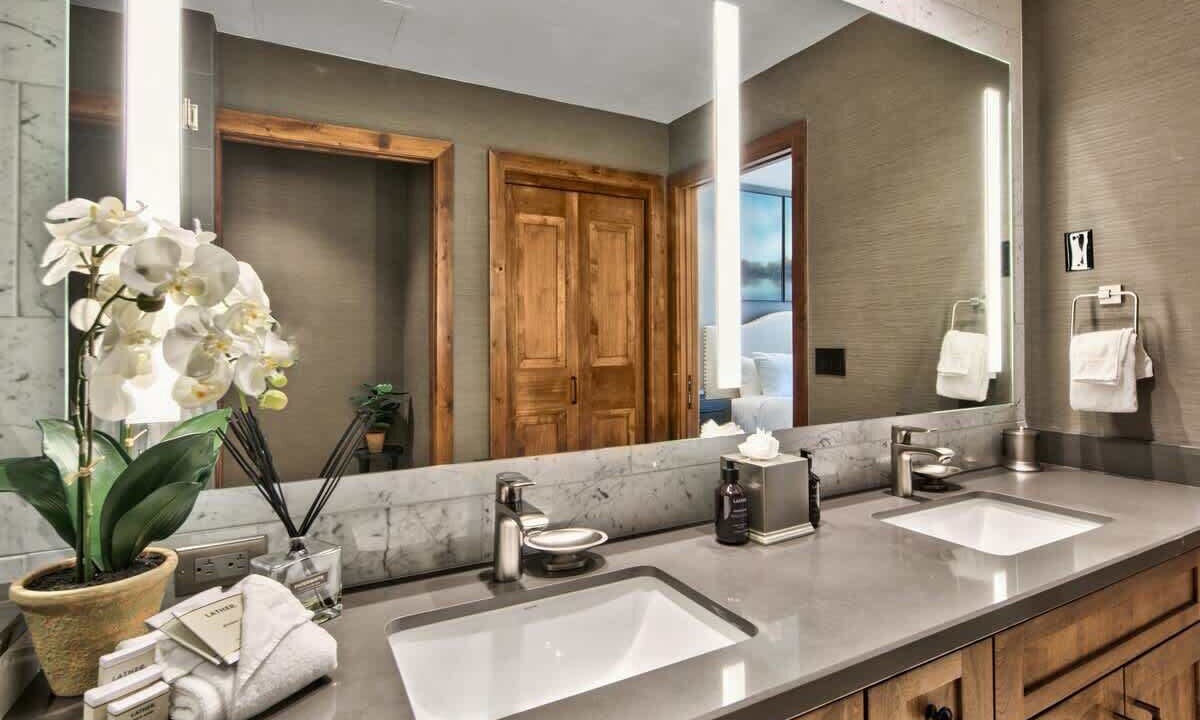 Photo of Bathroom in Lakeside Park