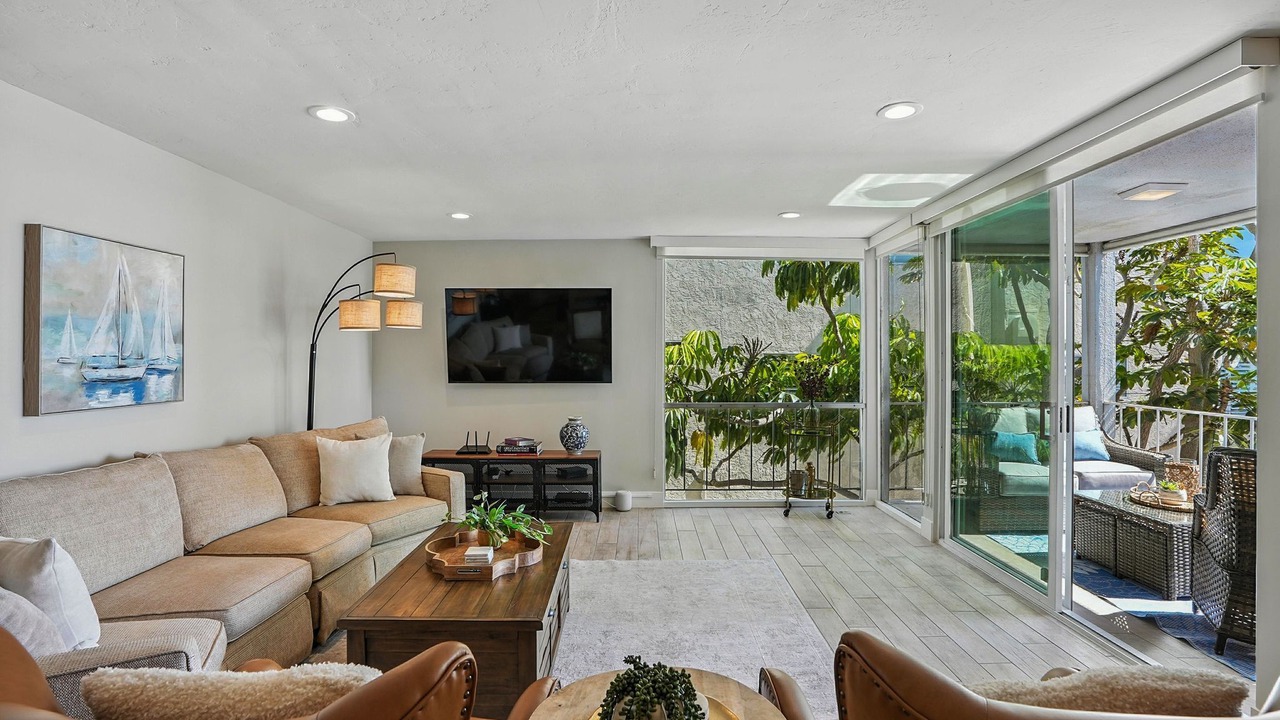 Photo of Livingroom in Crown Point