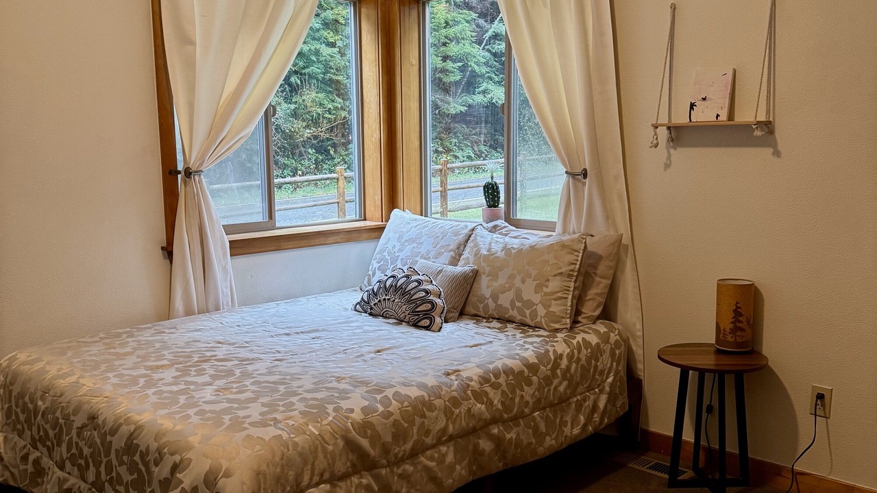 Photo of Bedroom in Crescent City