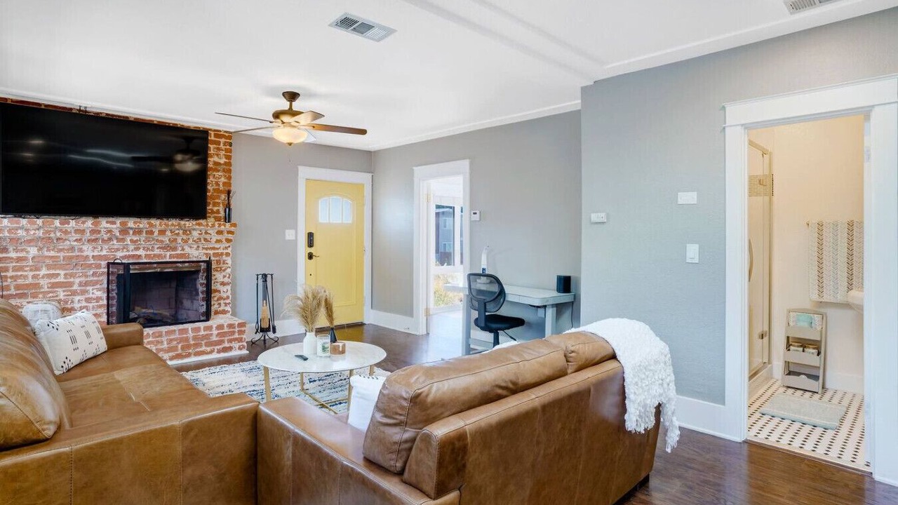 Photo of Livingroom in Golden Hill