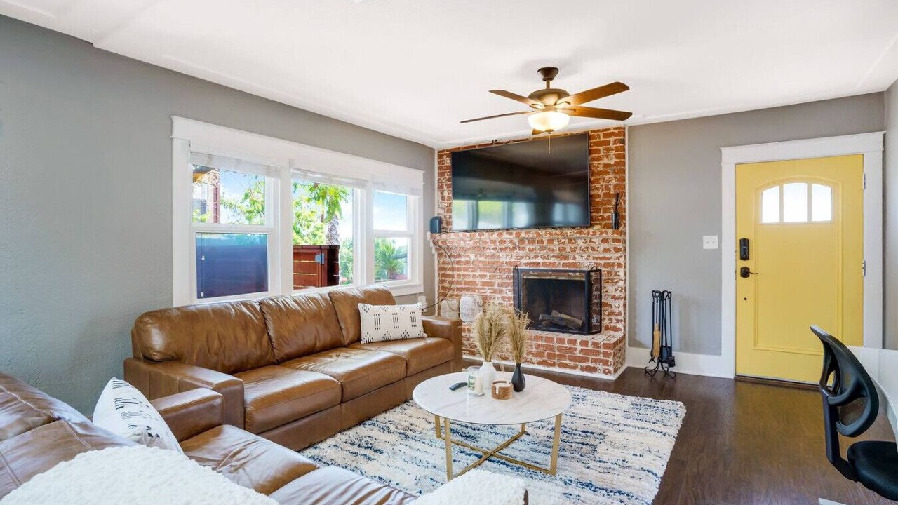 Photo of Livingroom in Golden Hill