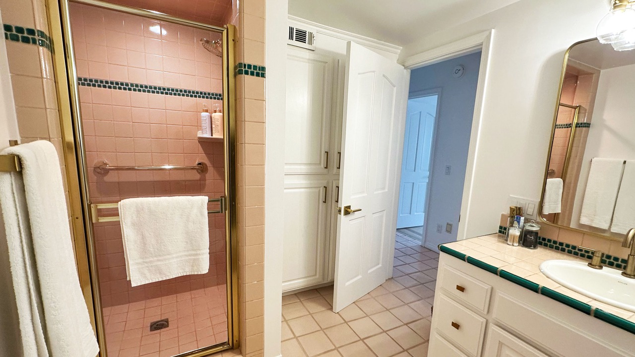 Photo of Bathroom in Avalon