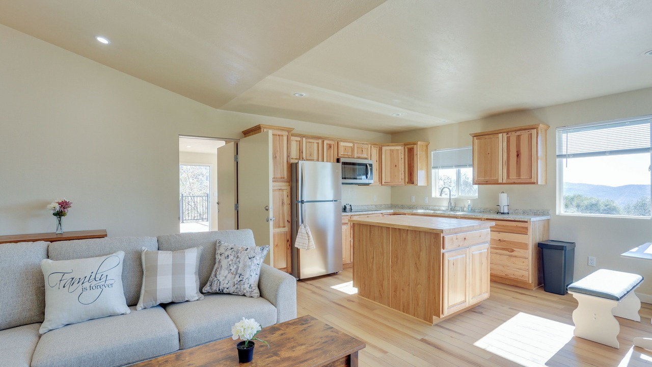 Photo of Livingroom in Yosemite Forks