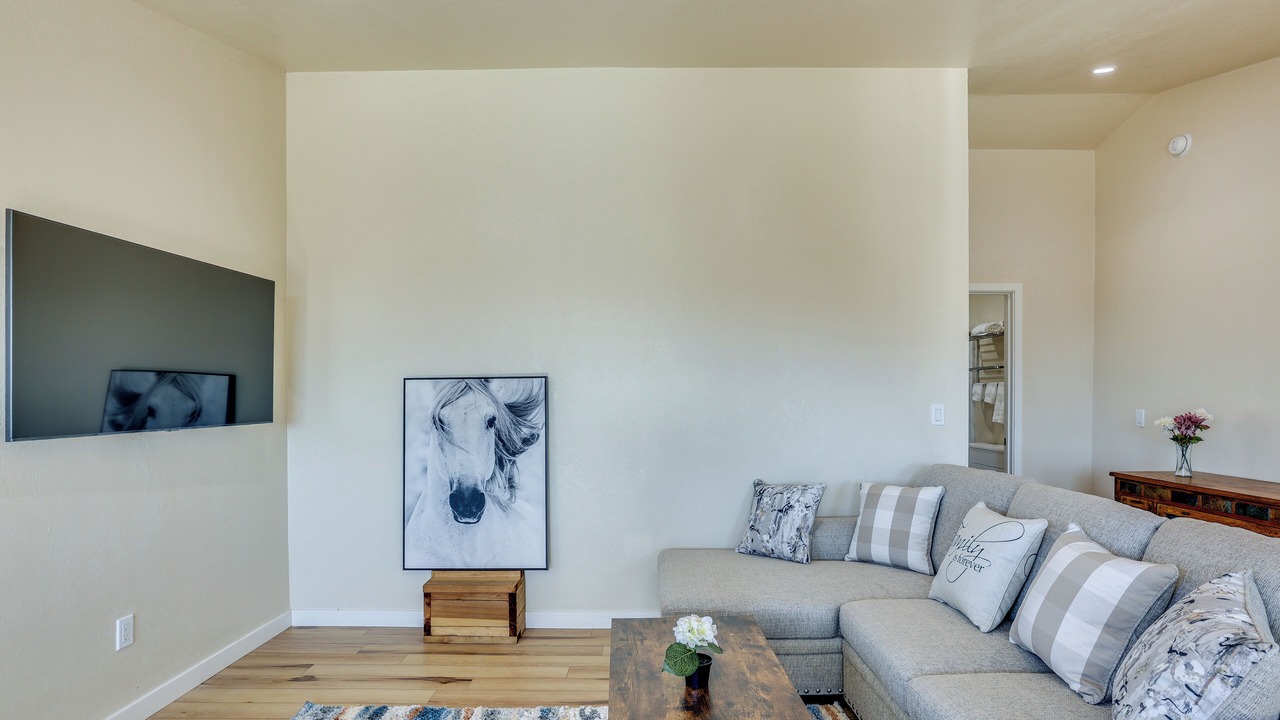 Photo of Livingroom in Yosemite Forks
