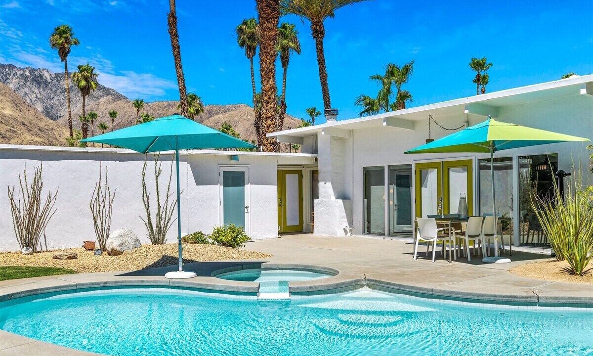 Photo of Outdoor in Racquet Club Estates