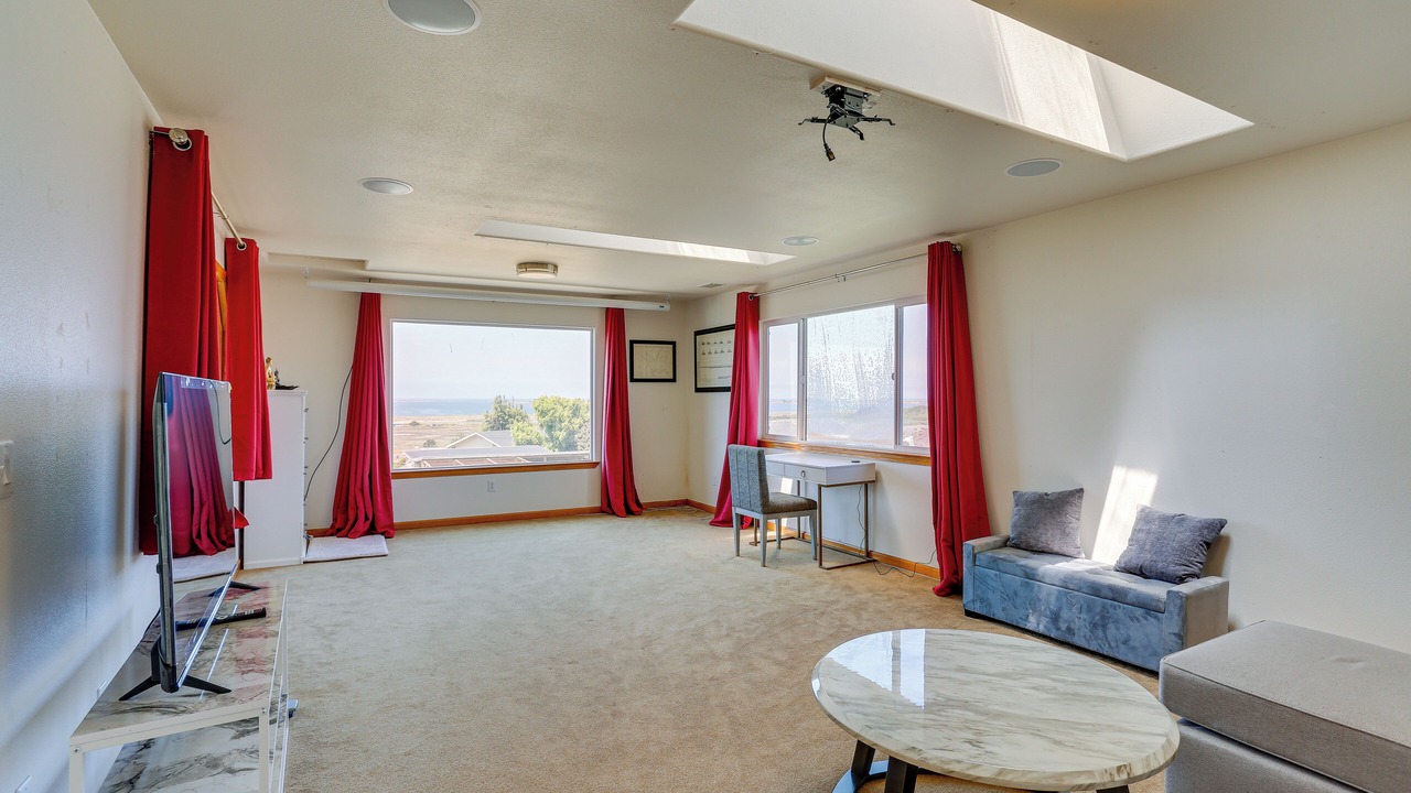 Photo of Livingroom in Eureka