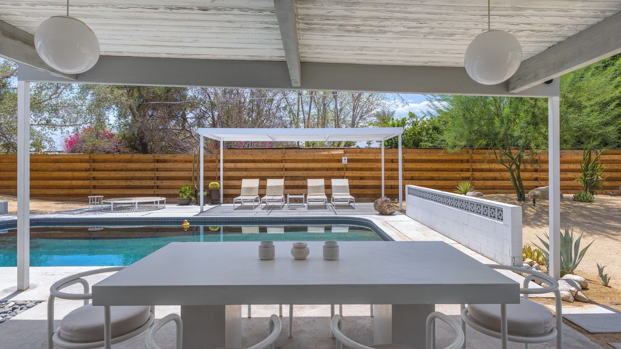 Photo of Outdoor in Racquet Club Estates