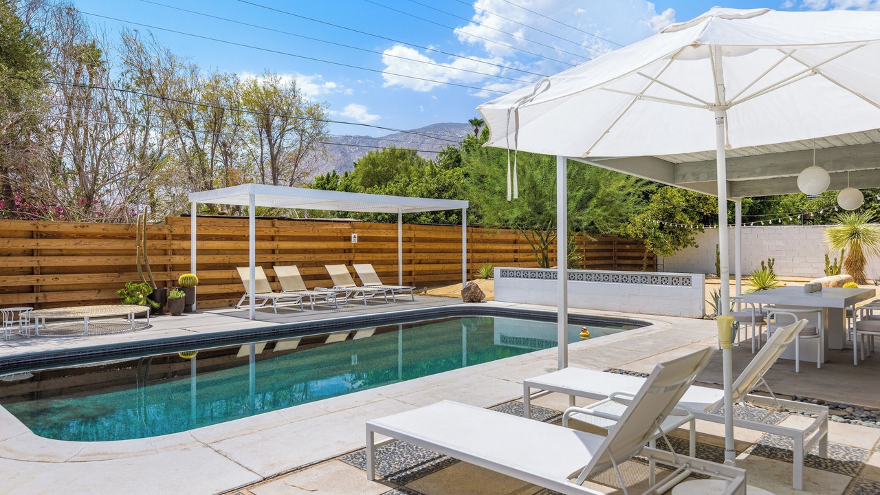 Photo of Outdoor in Racquet Club Estates