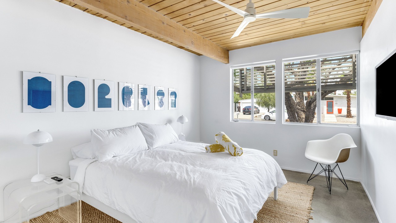 Photo of Bedroom in Racquet Club Estates