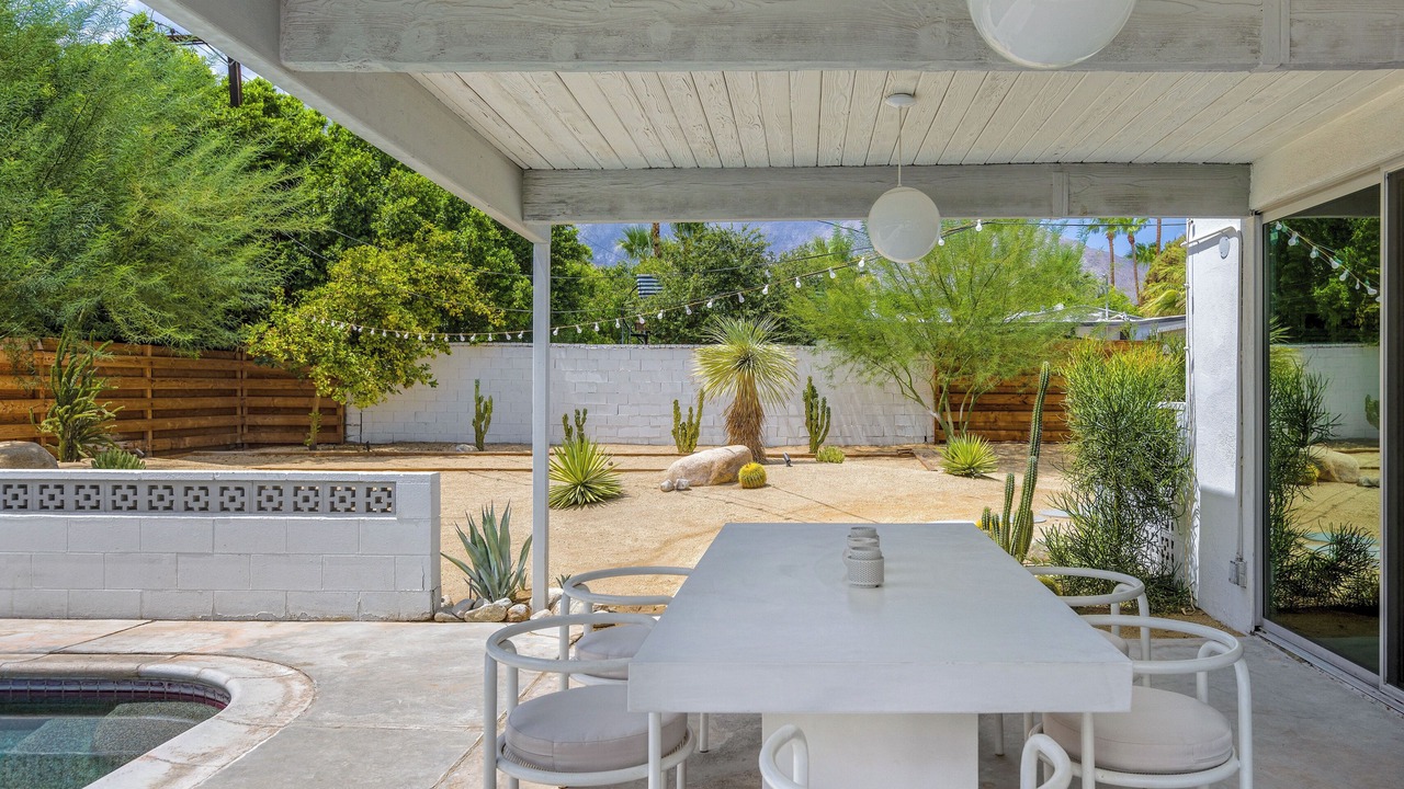 Photo of Outdoor in Racquet Club Estates