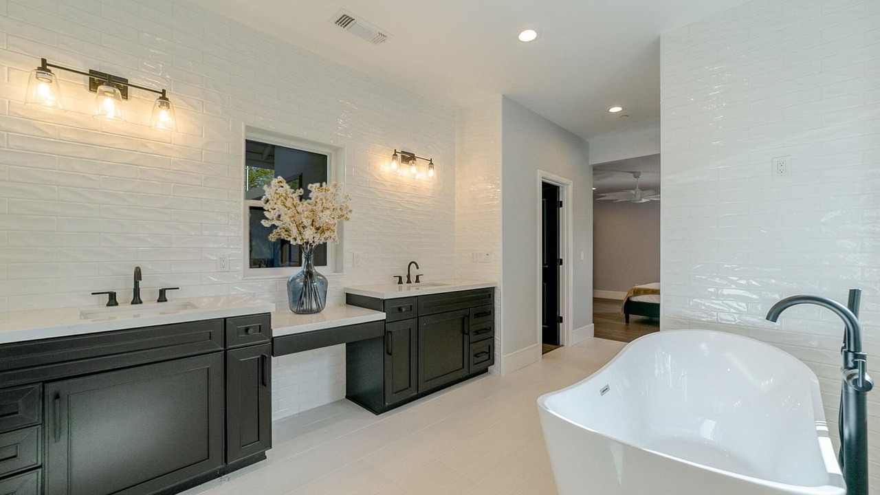 Photo of Bathroom in Red Bluff