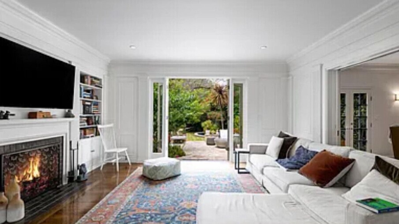 Photo of Livingroom in Greater Wilshire - Hancock Park