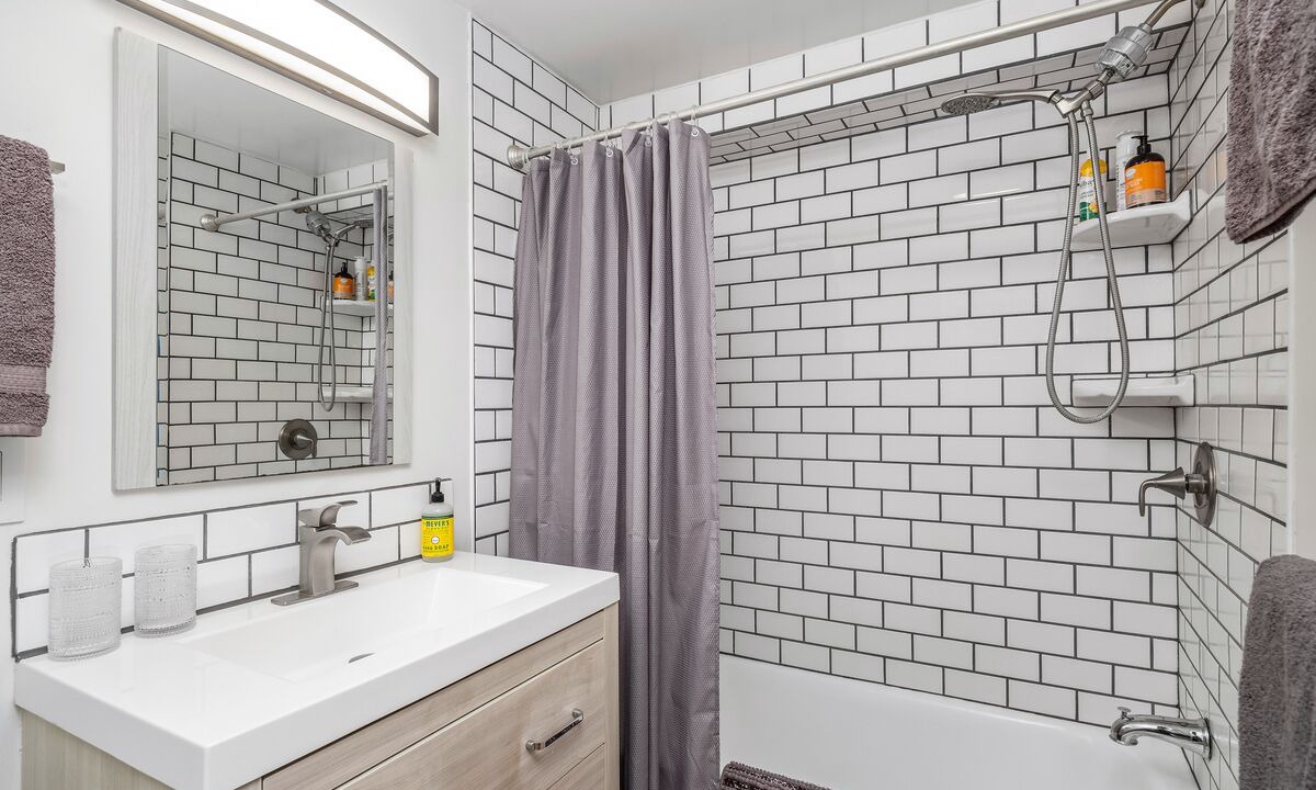 Photo of Bathroom in Los Feliz