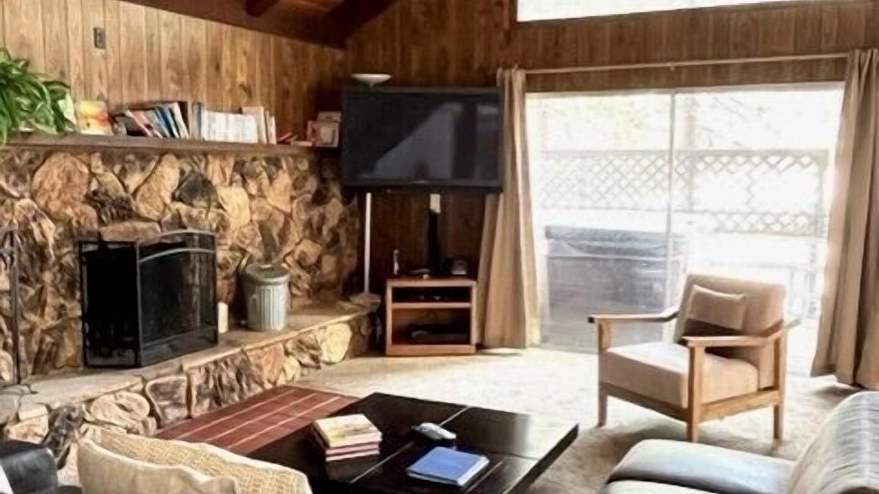Photo of Livingroom in Pioneer Trail
