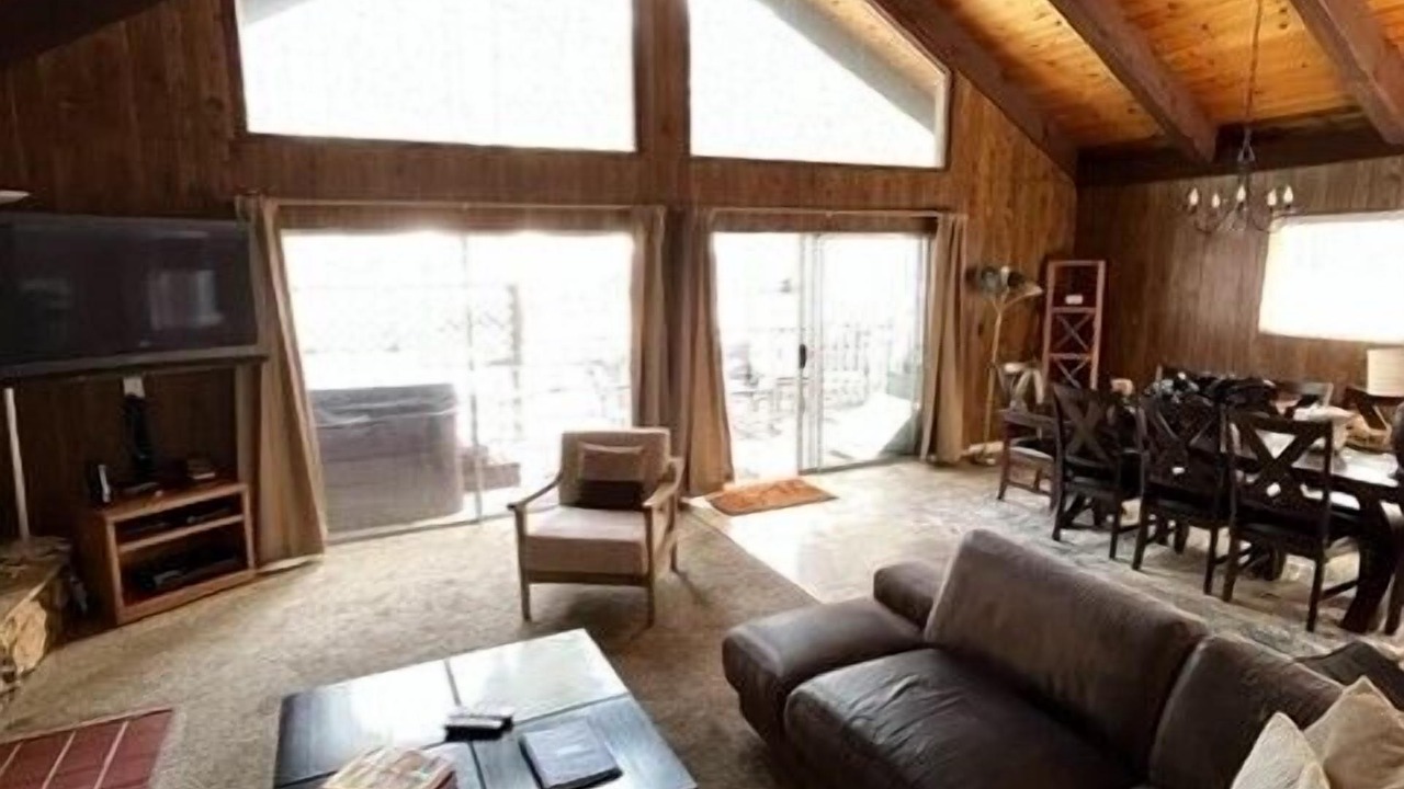 Photo of Livingroom in Pioneer Trail