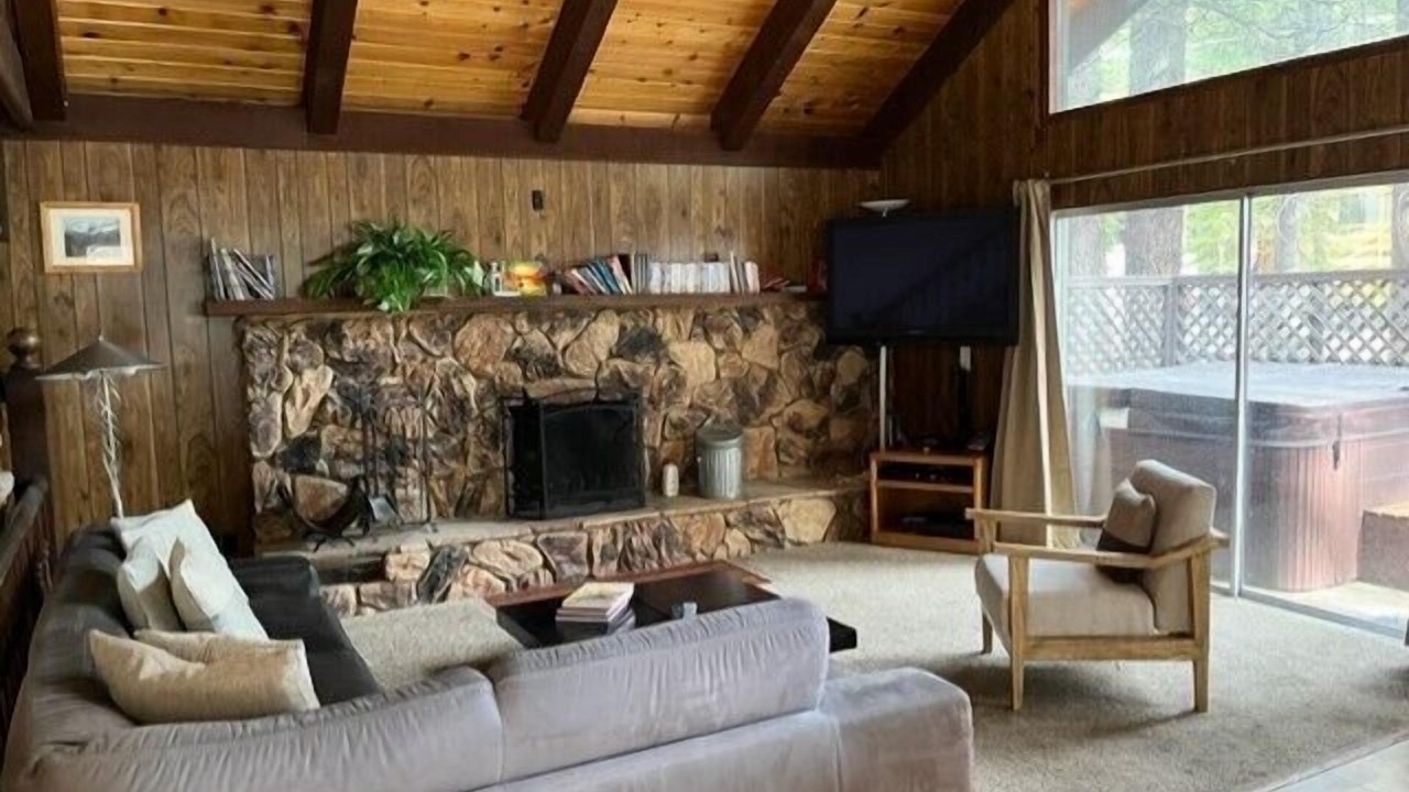 Photo of Livingroom in Pioneer Trail