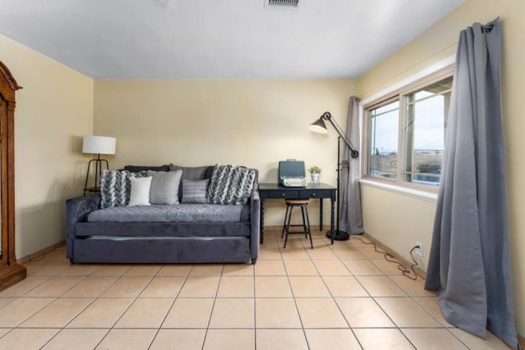 Photo of Livingroom in Lennox