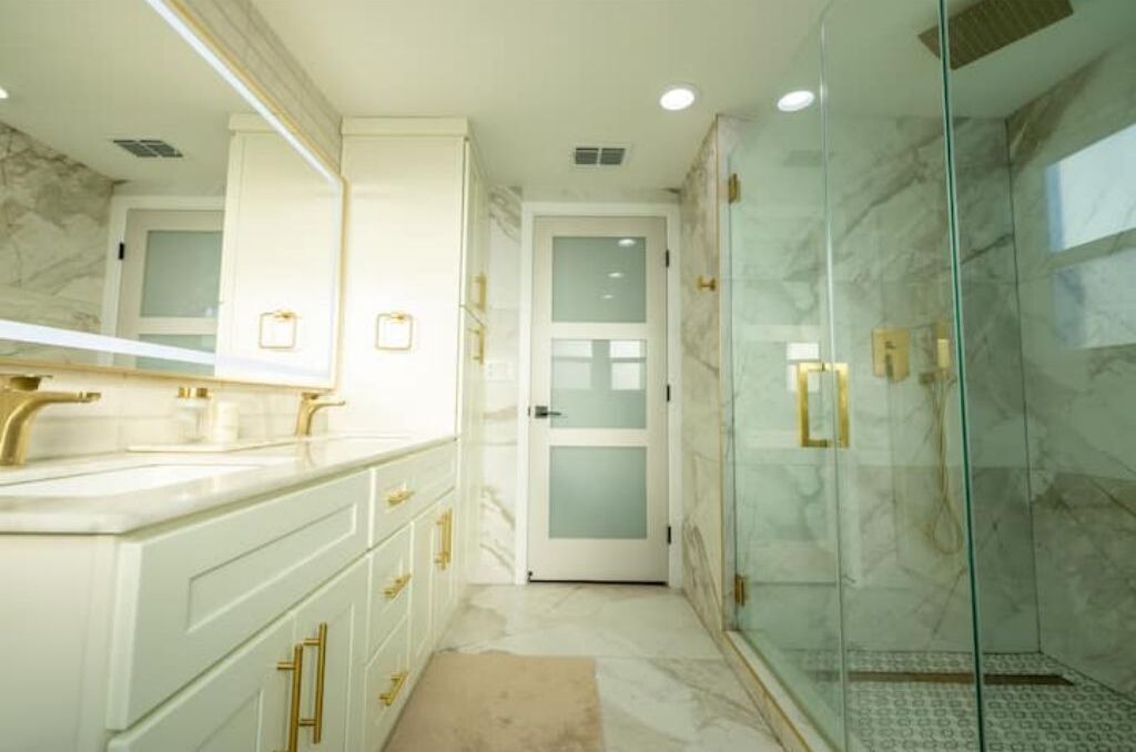 Photo of Bathroom in Lake Area