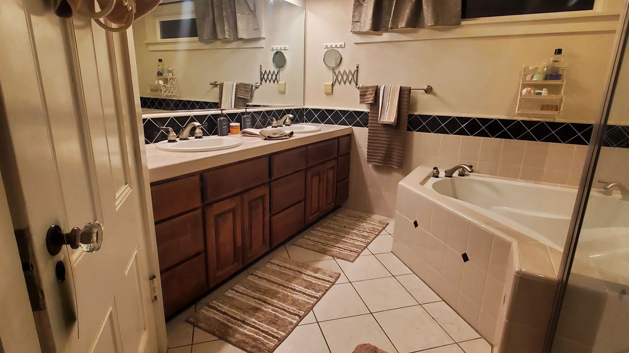 Photo of Bathroom in Acampo