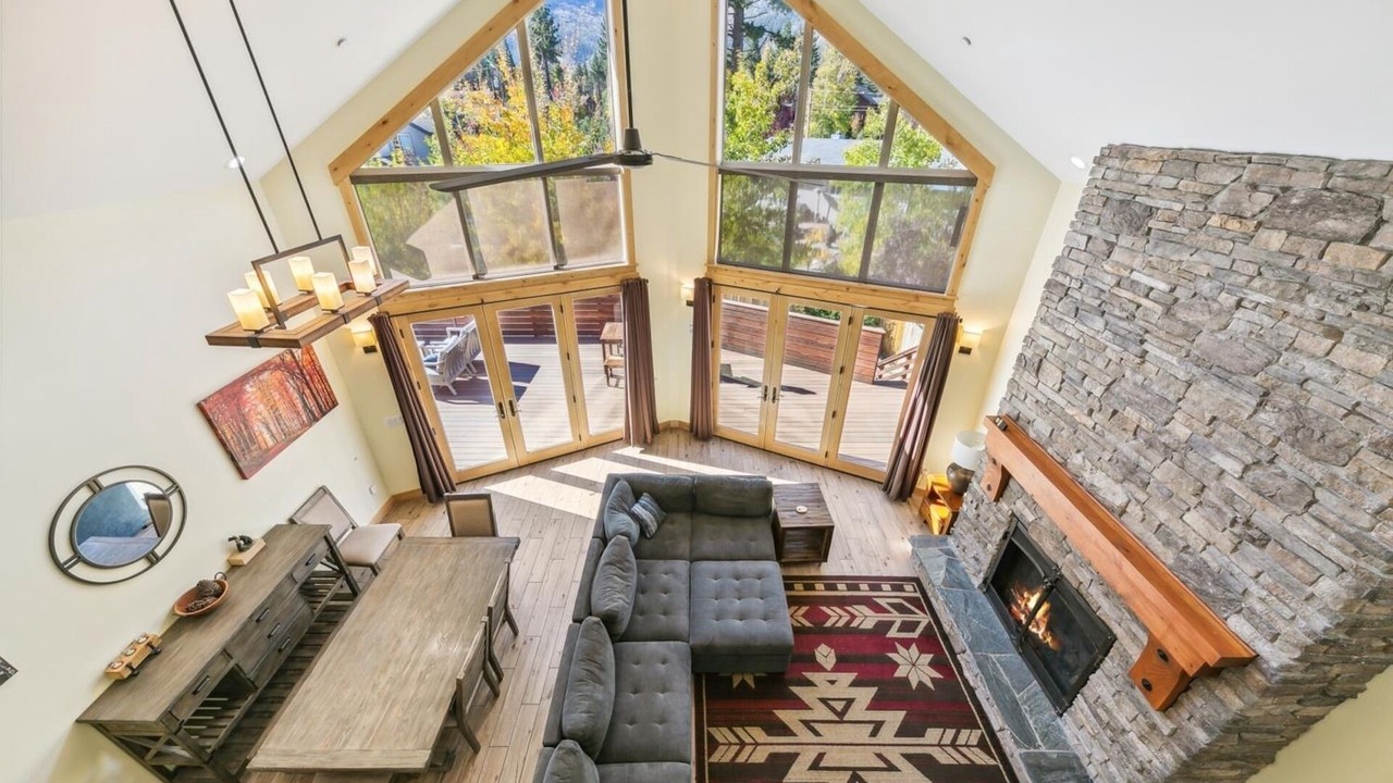 Photo of Livingroom in Mountain View Estates