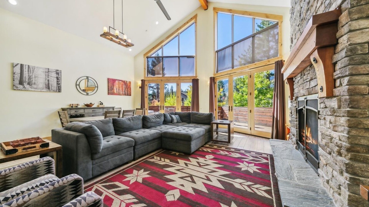 Photo of Livingroom in Mountain View Estates