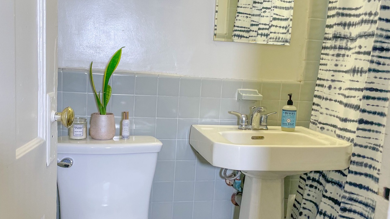 Photo of Bathroom in La Brea
